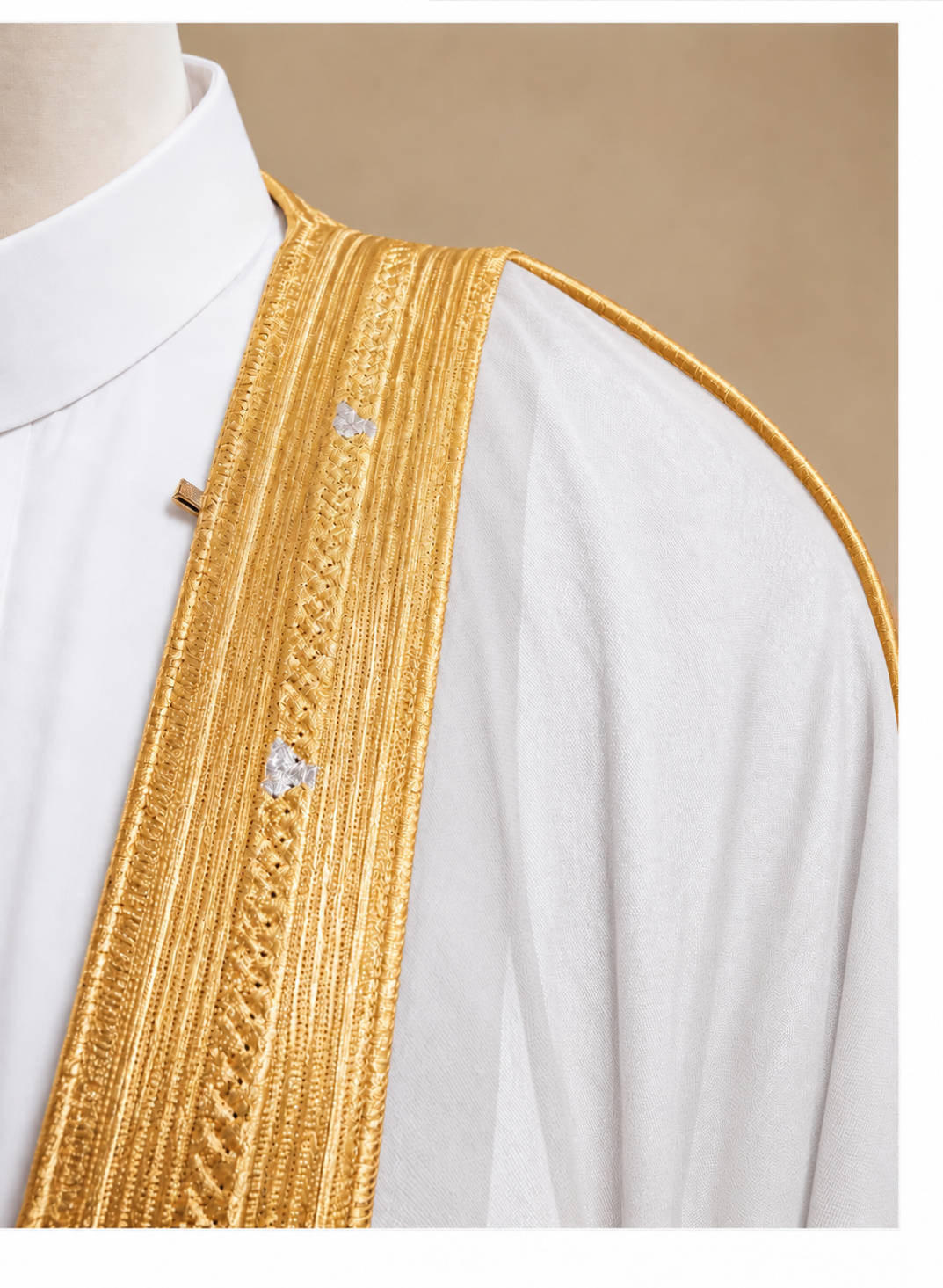 BISHT (WHITE)