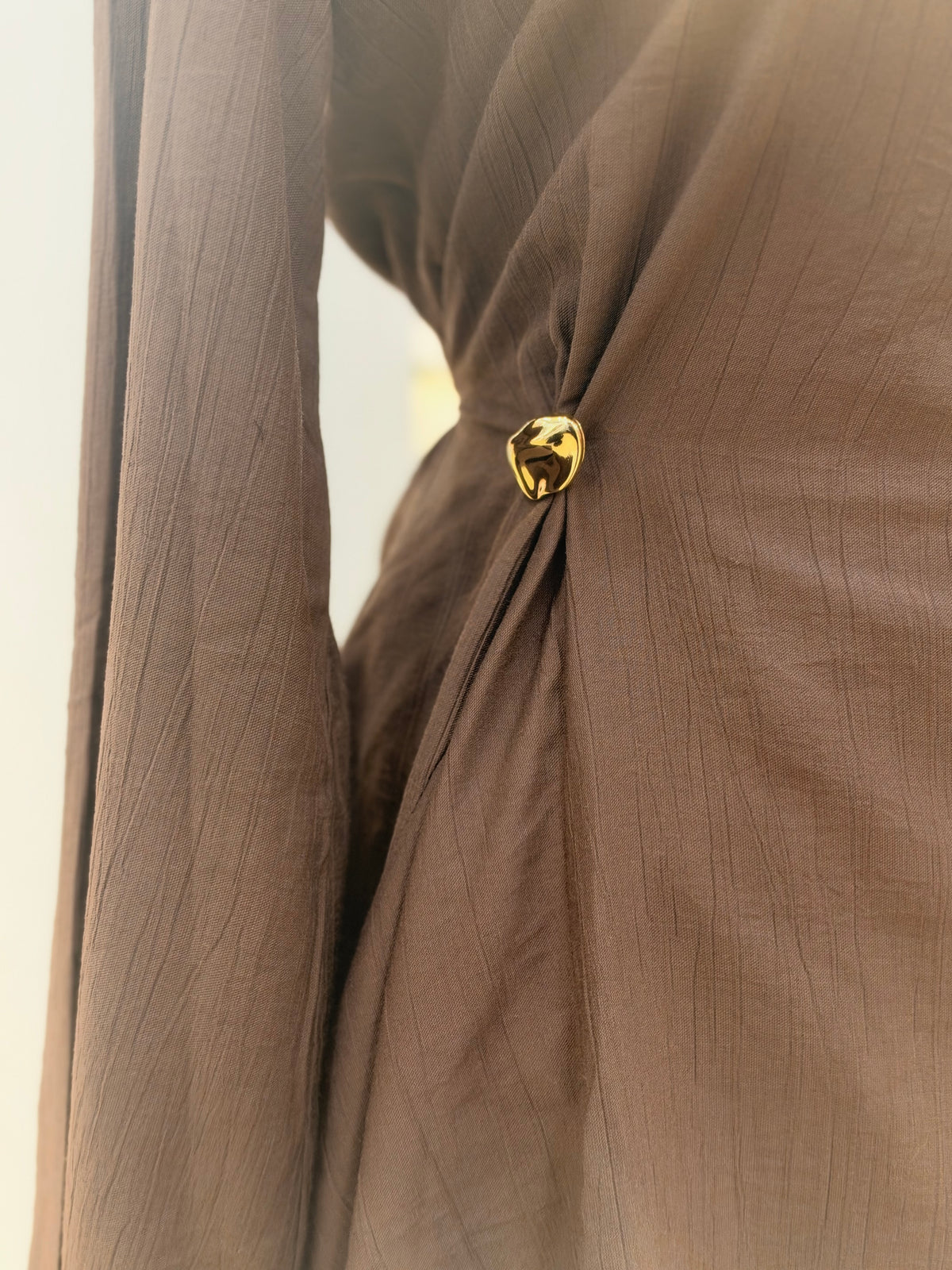 NADINE CRINKLE TOP (TRUFFLE)